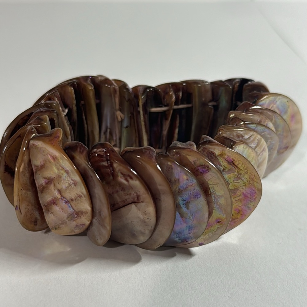 SHELLS Neutral Colors Shells Stretch Bracelet